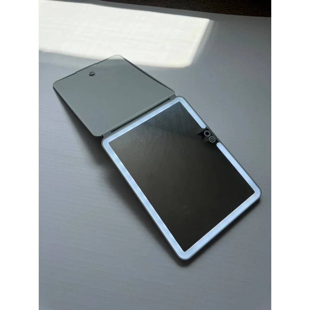 Vanity Planet Pose LED Travel Mirror